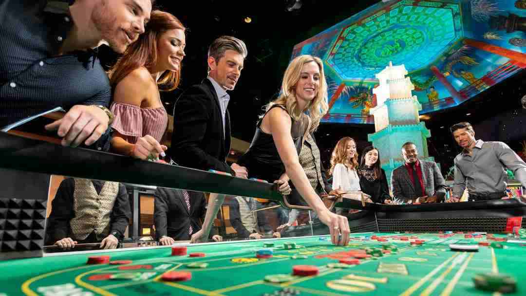 Giao lưu hội những người cùng đam mê tại casino Diamond Crown